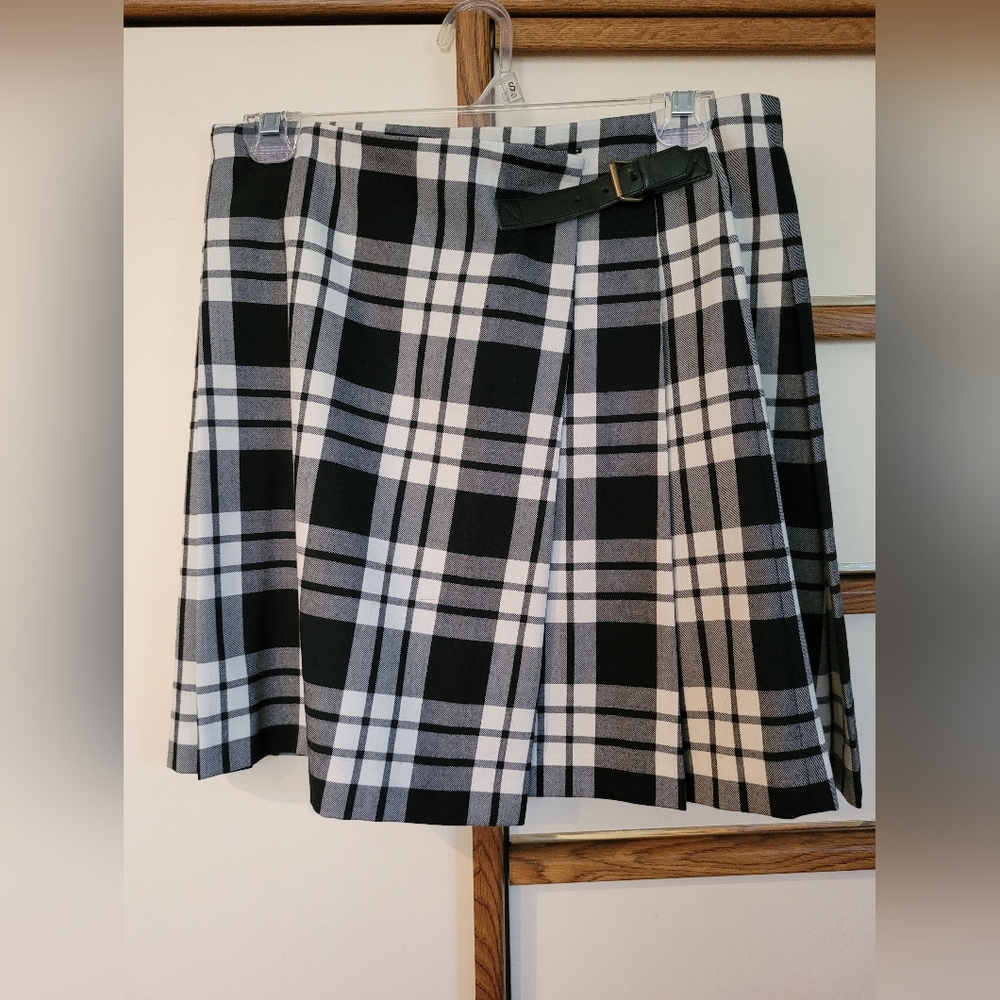 Black and White Plaid School girl Skirt Uniqlo Size 6